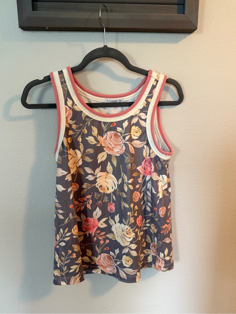 Staccato Floral Tank Top in Gray with Pink Trim